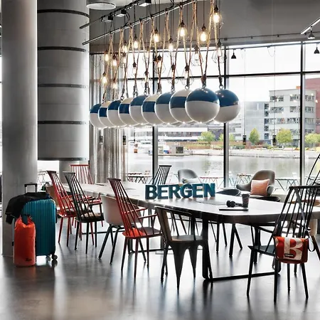 Hotel Moxy 4*
