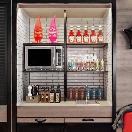 Hotel Moxy 4*
