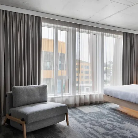 Hotel Moxy 4*