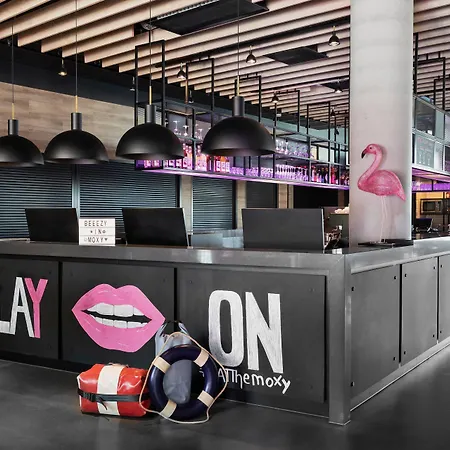 Moxy ホテル 4*