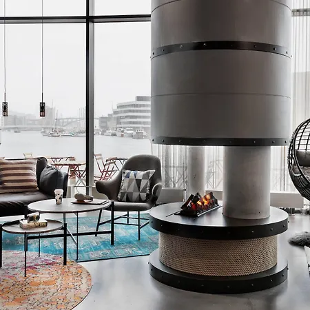 Moxy 4*