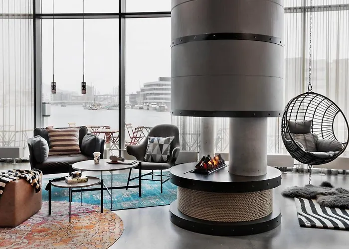 Moxy 4*